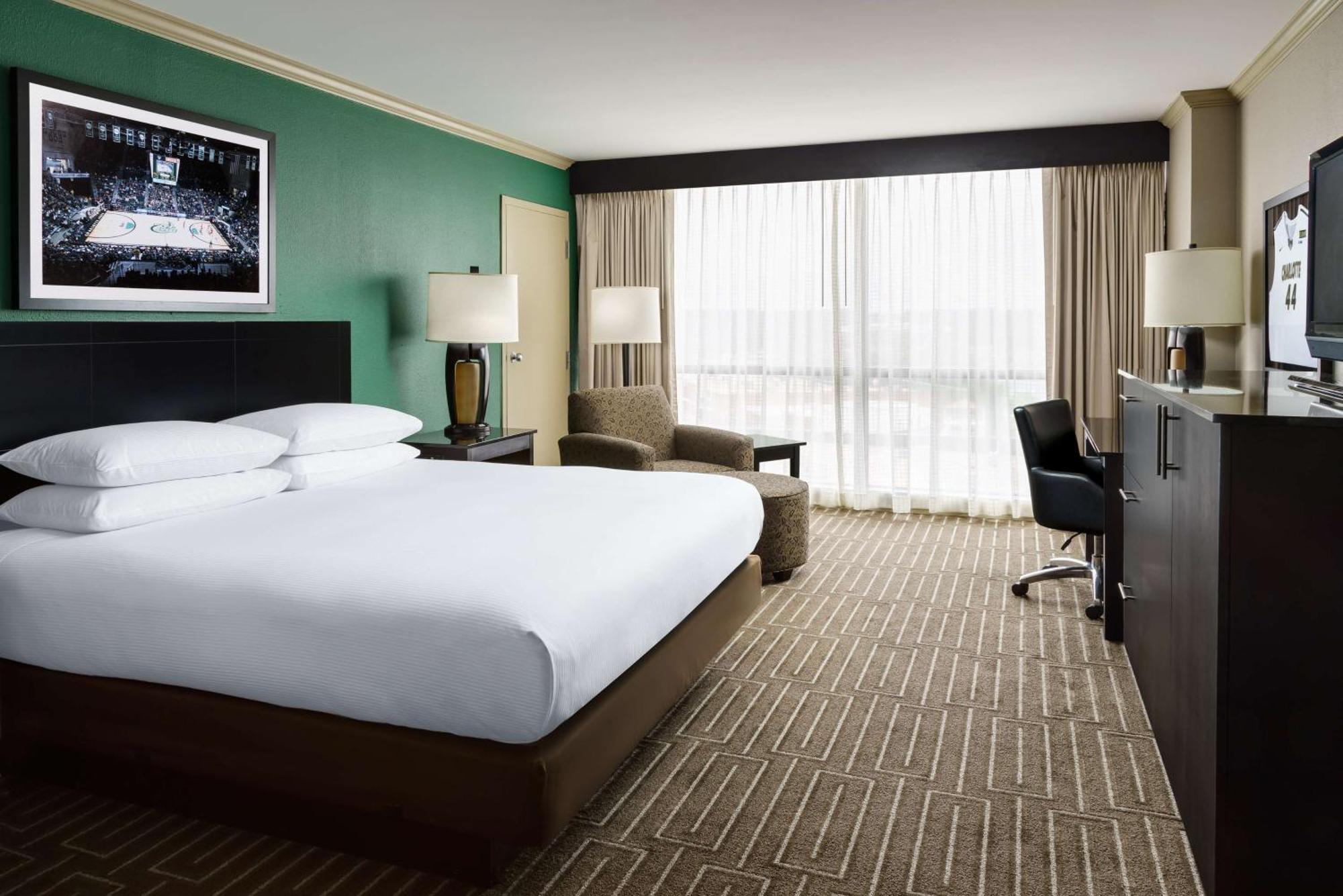 Hilton Charlotte University Place Hotel Bagian luar foto