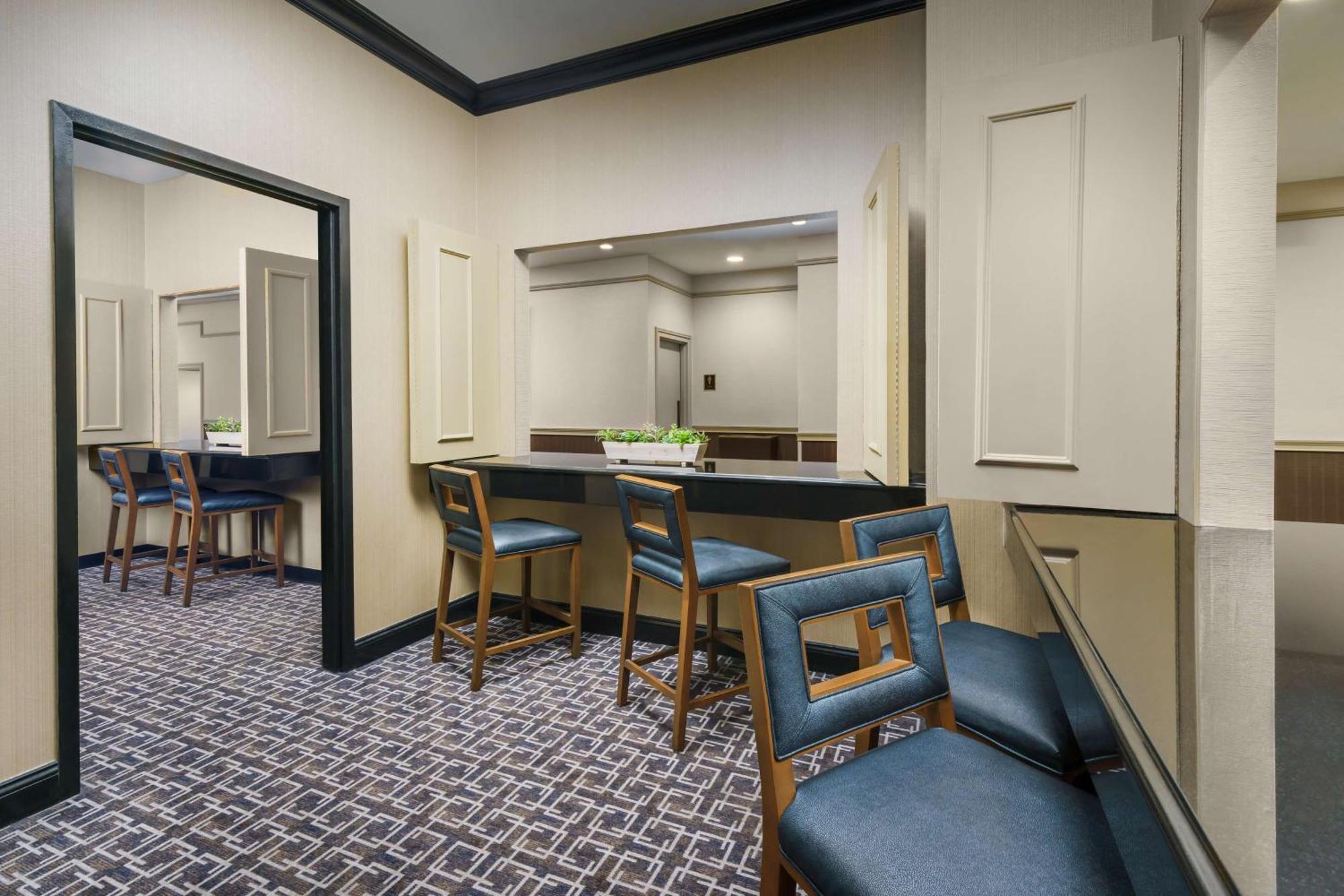 Hilton Charlotte University Place Hotel Bagian luar foto