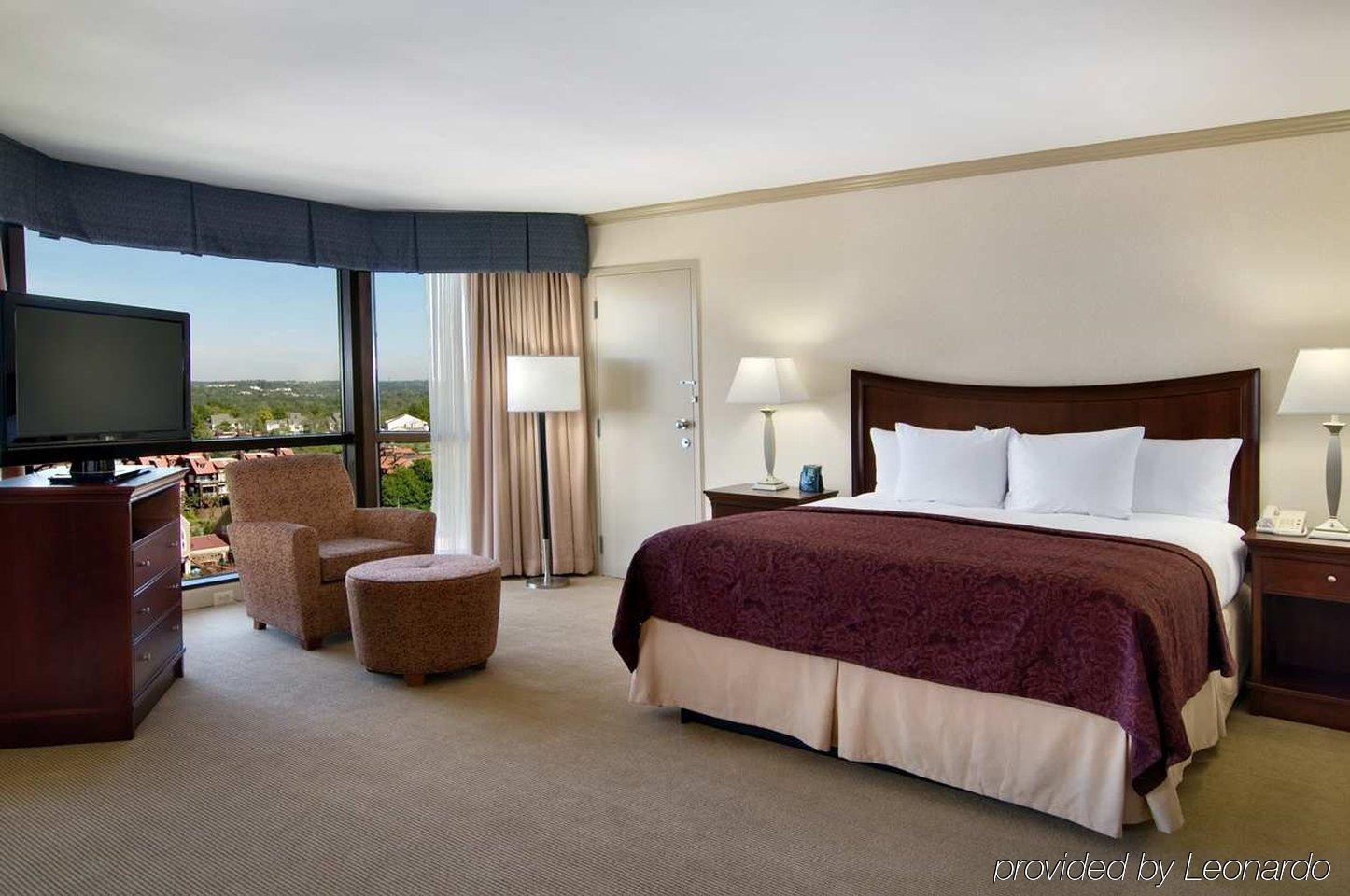 Hilton Charlotte University Place Hotel Bagian luar foto