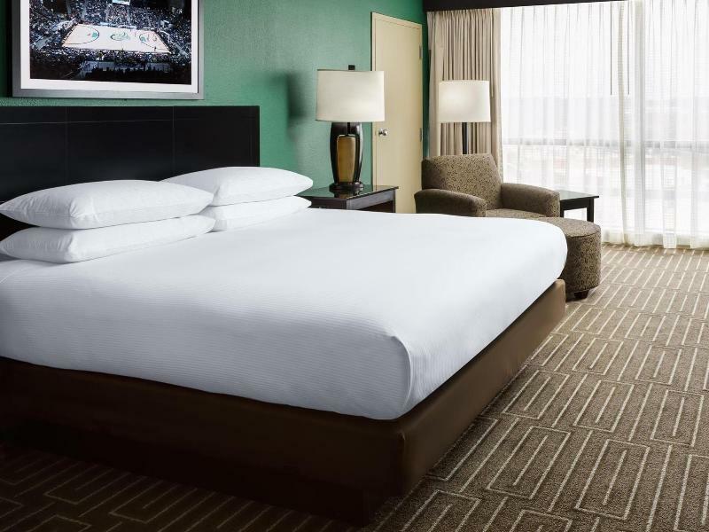 Hilton Charlotte University Place Hotel Bagian luar foto